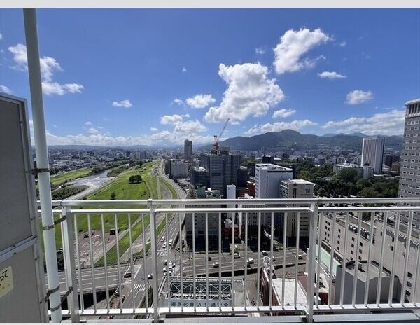 【札幌市中央区南九条西のマンションの眺望】