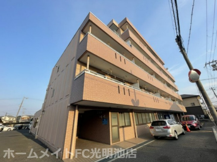 和泉市伏屋町のマンションの建物外観