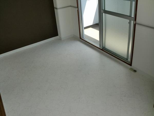 居室・リビング　■洋室８帖