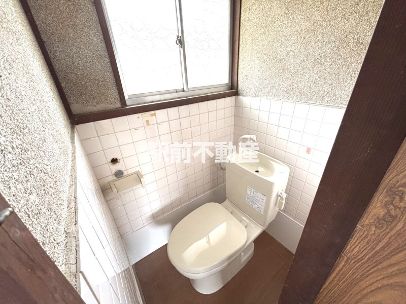 トイレ　窓付きトイレです！！