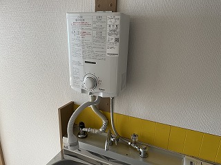 洗面設備　☆湯沸し器新品です☆