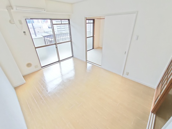 居室・リビング　※別部屋の写真です