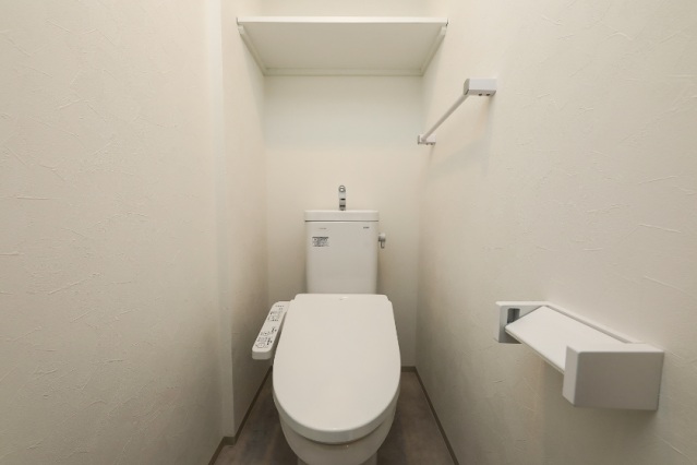 トイレ　温水洗浄便座付き