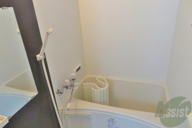 バス・シャワールーム　バス・トイレ別で追焚機能付き。ゆっくり疲れを癒せそうです。