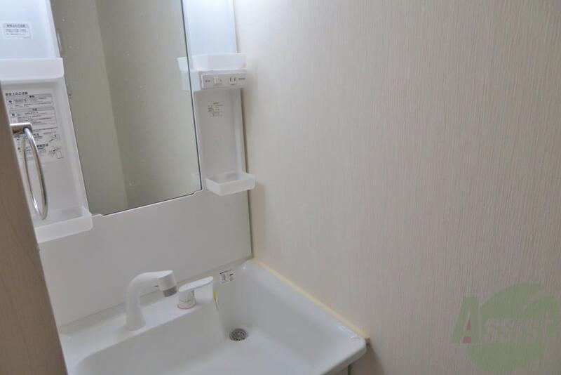 洗面設備　シャワー付洗面化粧台は特に女性には嬉しいポイントです。