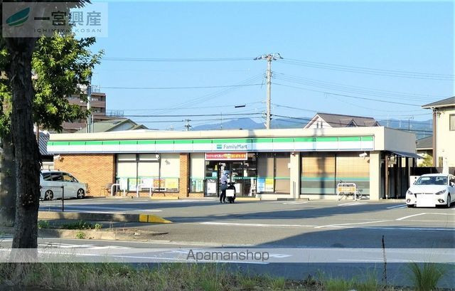 コンビニ　ファミリーマート（コンビニ）まで671m