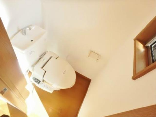 トイレ　嬉しいウォシュレット付き