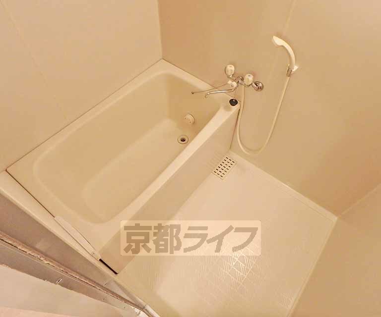 バス・シャワールーム　シンプルなバスルームです