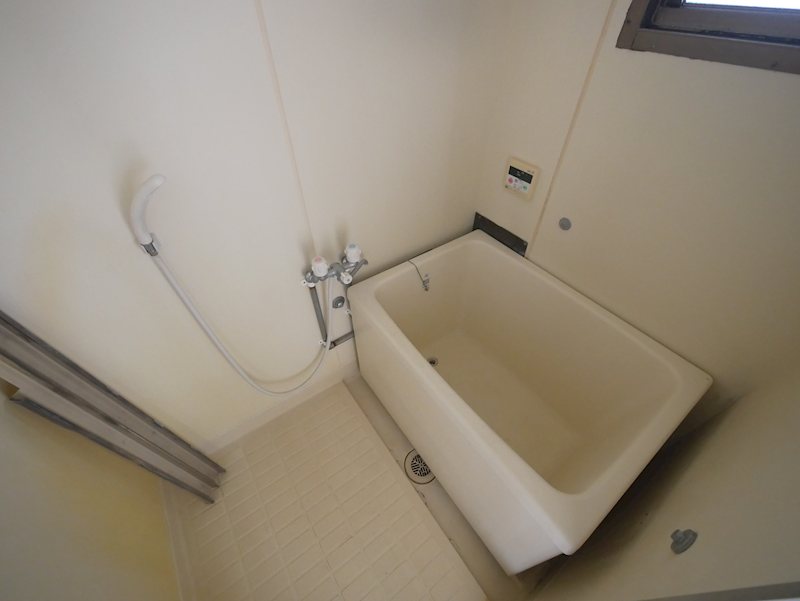 バス・シャワールーム　シャワー