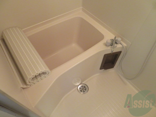 バス・シャワールーム　浴室です。バスタブが広くてゆったりできます。