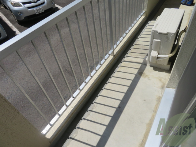 バルコニー　バルコニーは陽当たり良好で、洗濯物も乾きやすいですね。