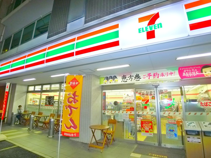 コンビニ　セブンイレブン（コンビニ）まで484m