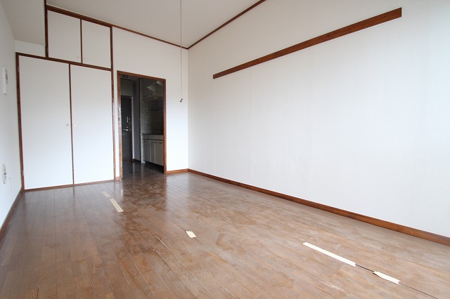 居室・リビング　同物件別室です。