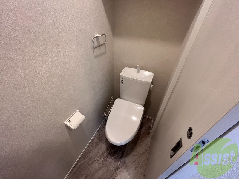 トイレ　トイレはこちらのウォシュレット付きになりますね。