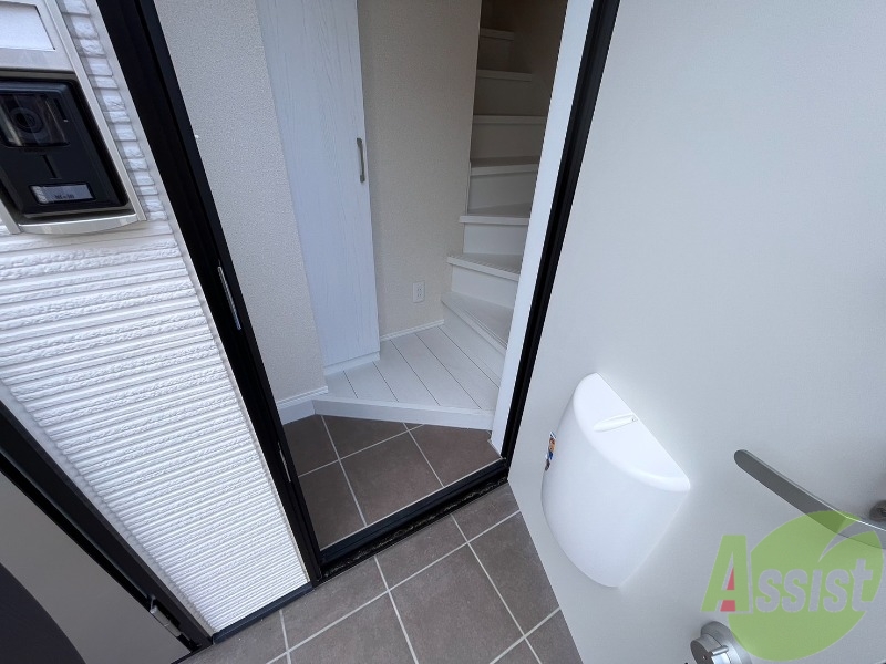 玄関　１階が玄関になっていて、階段で２階にあがります。