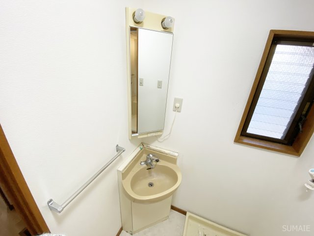 洗面設備　コンパクトな洗面台！