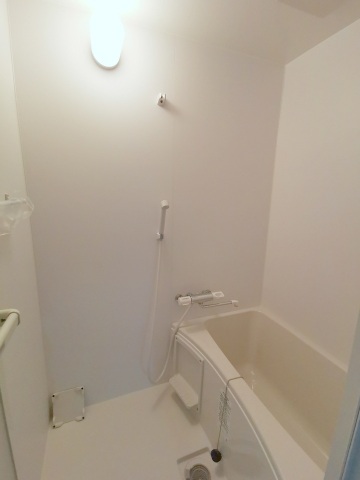 バス・シャワールーム　綺麗な浴室