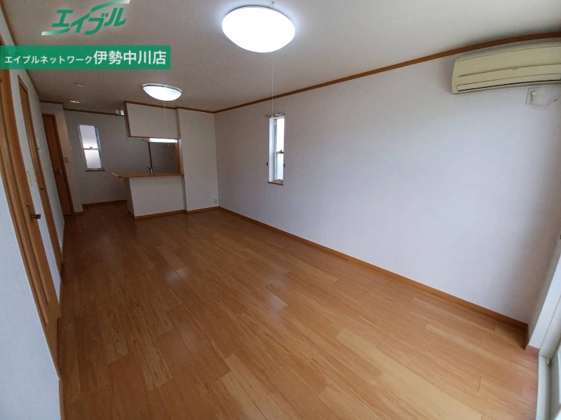 居室・リビング　同物件別室写真