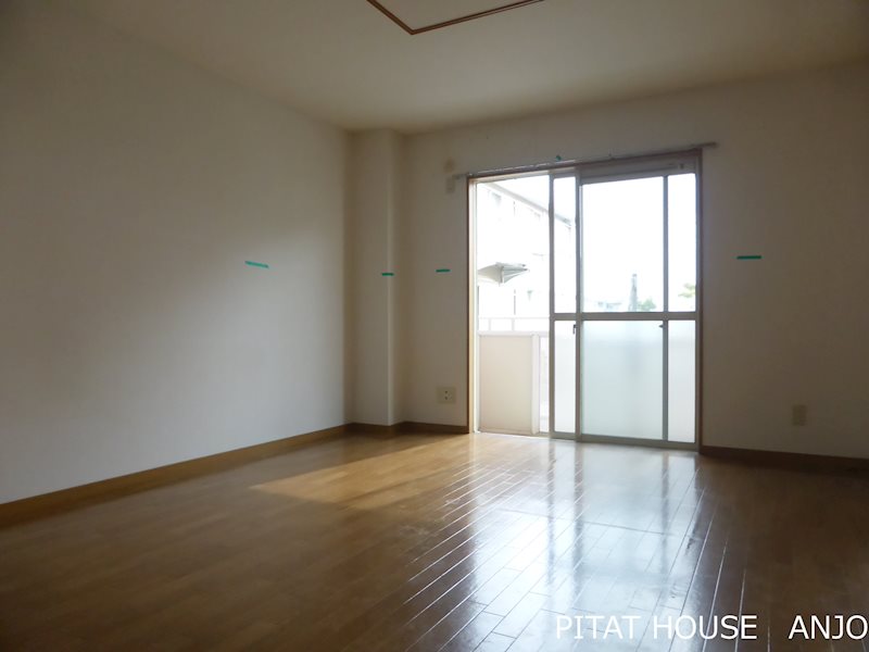 居室・リビング　参考写真１０２（清掃前）