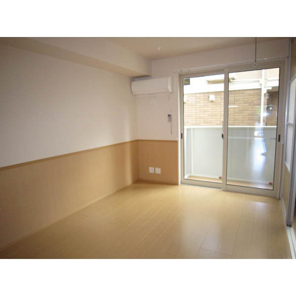 居室・リビング　話もはずむリビングで