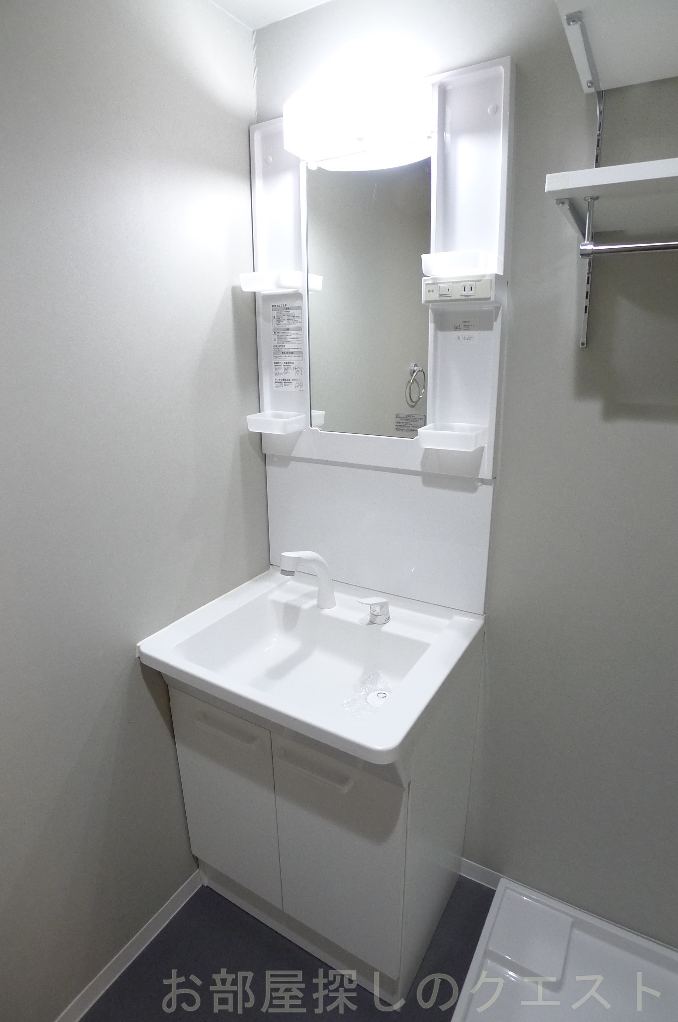 洗面設備　（写真は同タイプ）