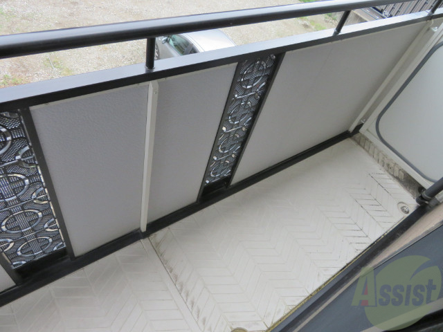 バルコニー　洗濯物がたくさん干せるバルコニーで嬉しいですね。