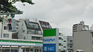 コンビニ　ファミリーマート板橋市場通り店（コンビニ）まで239m