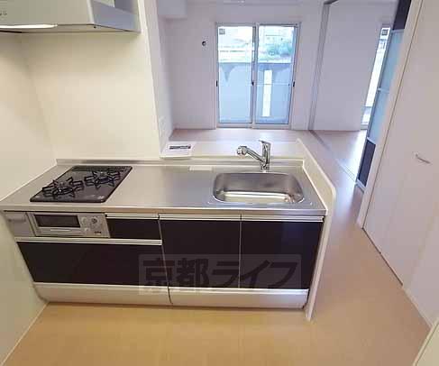 キッチン　リビングを見ながらお料理できます。