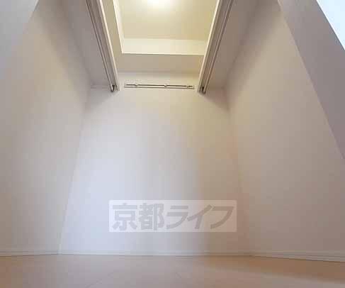 収納　広すぎるクローゼット。