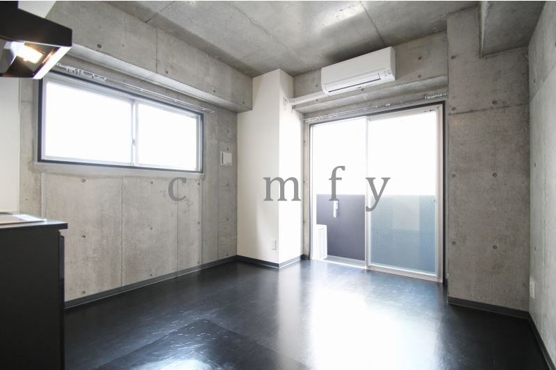 居室・リビング　２面採光で風通しの良いお部屋です