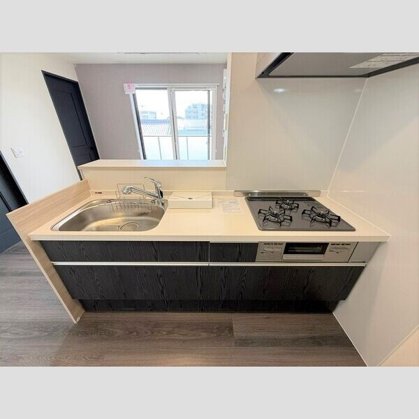 キッチン　同物件、別の部屋の写真です。