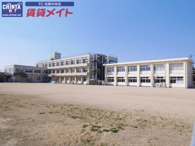 小学校　松阪市立小野江小学校（小学校）まで596m