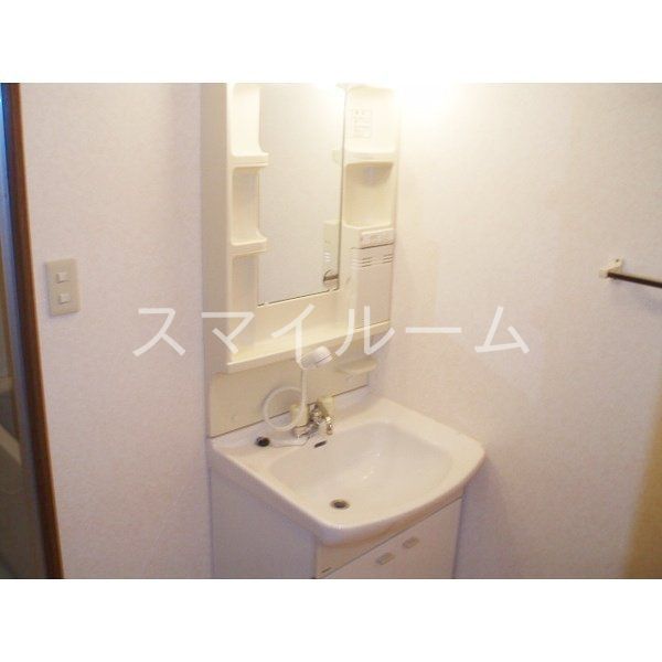洗面設備　同一間取り別部屋の参考写真となります。