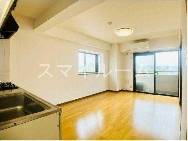 居室・リビング　同一間取り別部屋の参考写真となります。