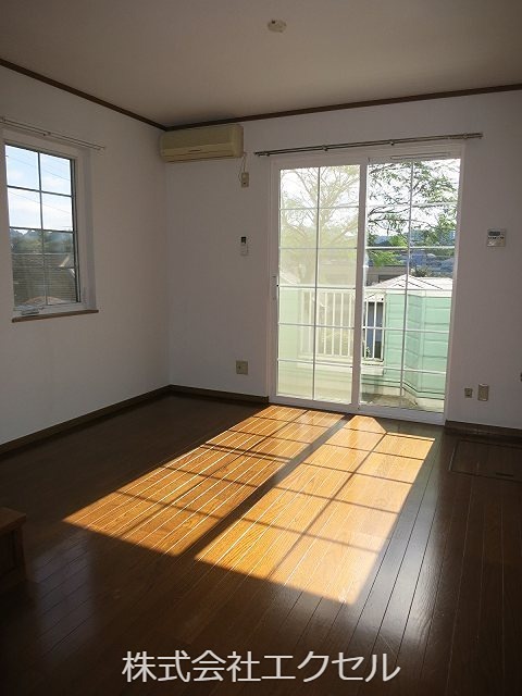 居室・リビング　明るいリビング