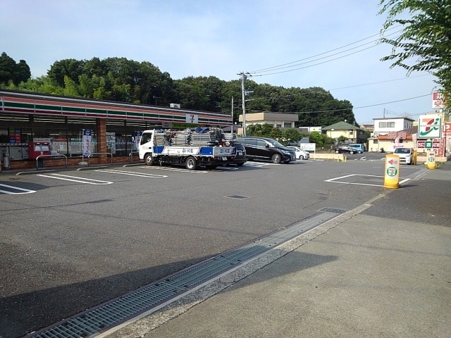コンビニ　セブンイレブン 八王子下柚木2丁目店（コンビニ）まで607m