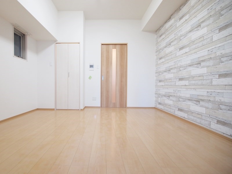 居室・リビング　アクセントカラーがおしゃれなお部屋です