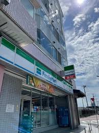 コンビニ　ファミリーマート 代田橋駅前店（コンビニ）まで560m