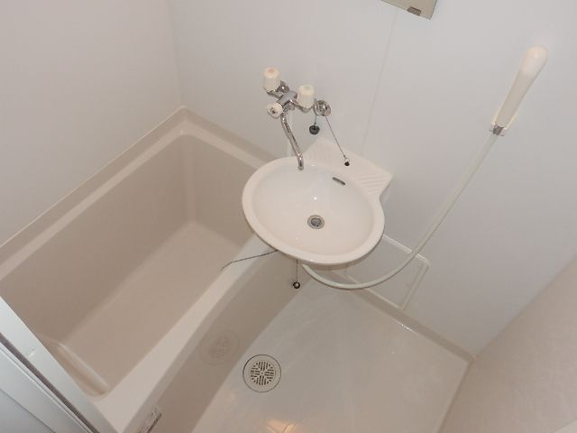 バス・シャワールーム　バスルーム、浴室乾燥機付き