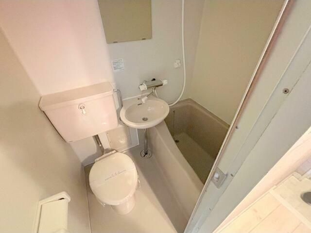 トイレ　清潔感のあるトイレです