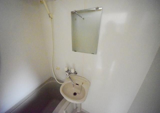 洗面設備　★★鏡付きで便利★★