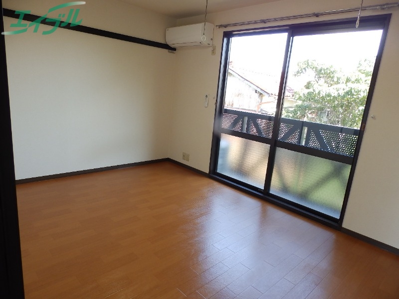 居室・リビング　別部屋参考写真です