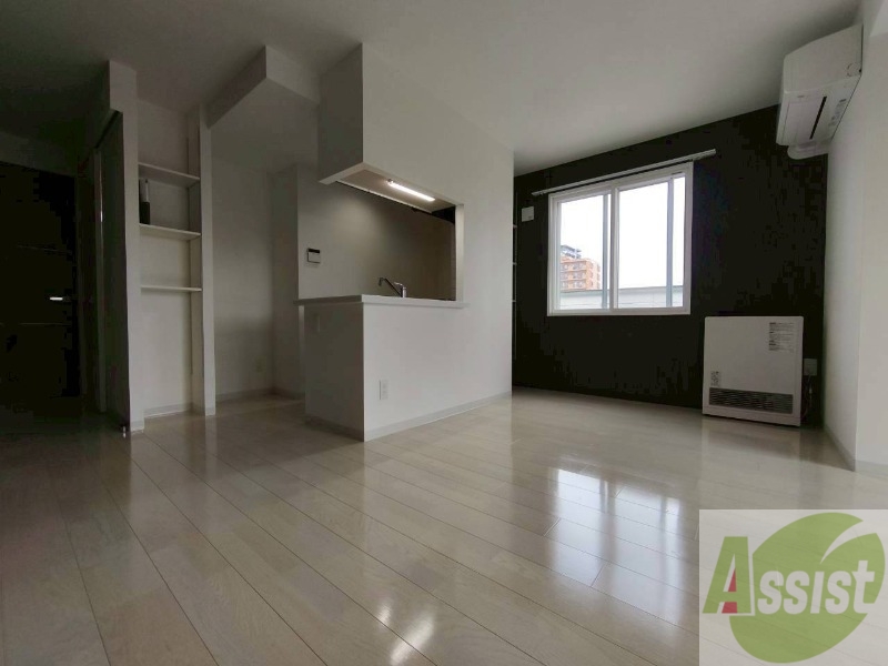 居室・リビング　広くてキレイなお部屋が広がっていて、充実した生活が送れそう。