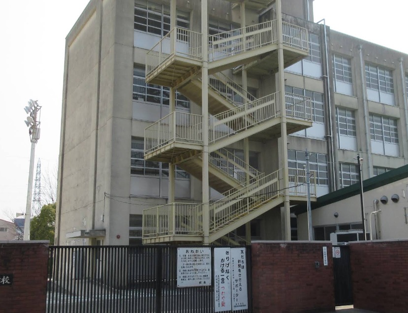 小学校　尼崎市立小園小学校（小学校）まで573m