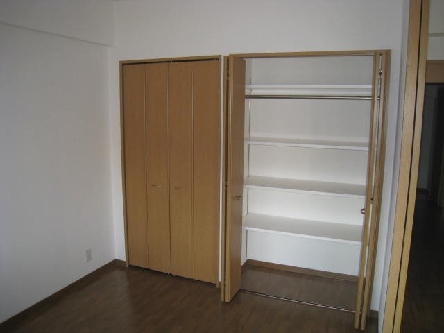 収納　同物件、別号室の写真です
