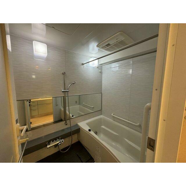 バス・シャワールーム　浴室乾燥機付き♪