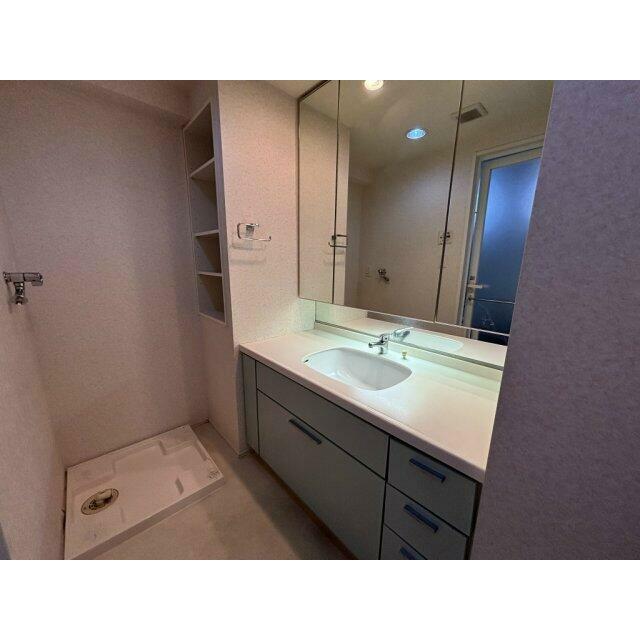 洗面設備　人気の三面鏡独立洗面台♪