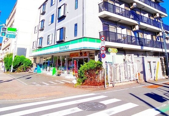コンビニ　ファミリーマート 小金井桜町店（コンビニ）まで27m