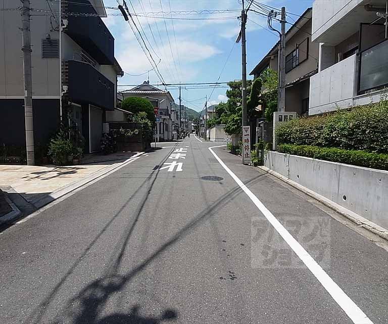 その他　前面道路です。