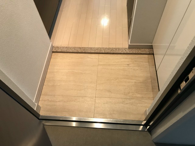 玄関　※別部屋のお写真になります